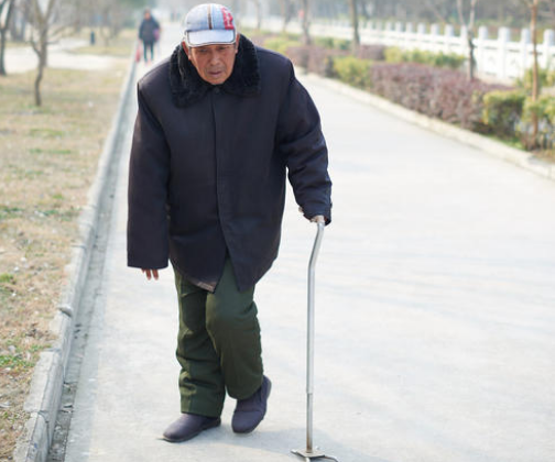 48岁男子,烟酒不沾,脑梗离世,医生摇头:与妻子脱不了干系