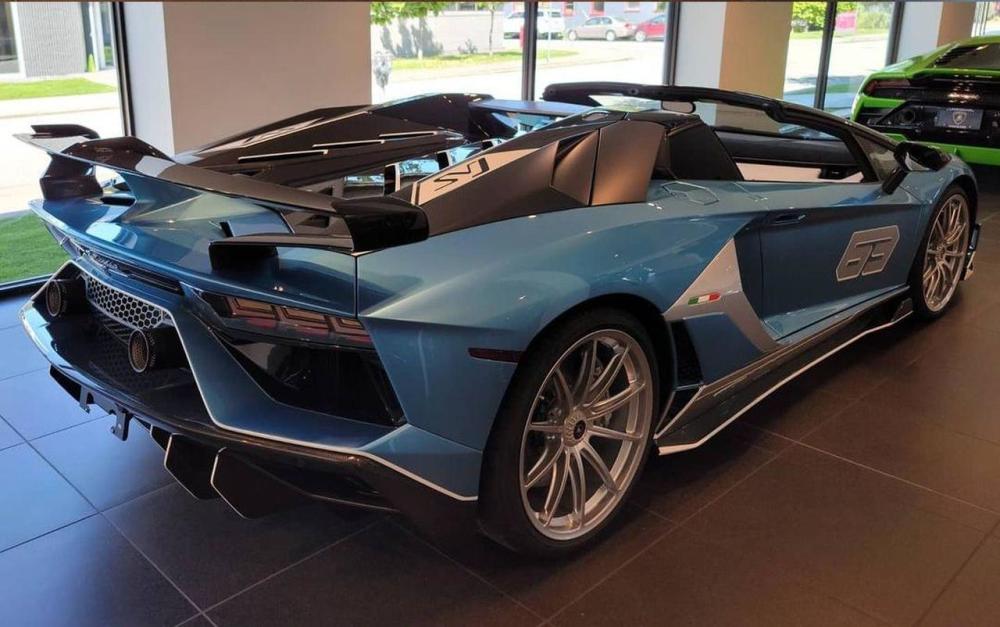 獨特的蘭博基尼aventador svj 向經典的miura致敬