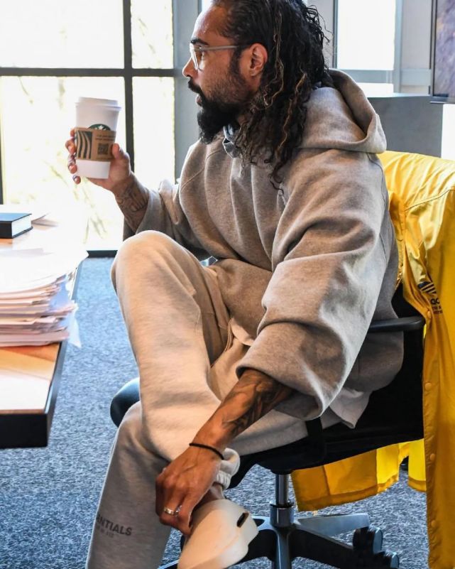 对于今年正式加入adidas阵营的jerry lorenzo,相信全世界粉丝们都在