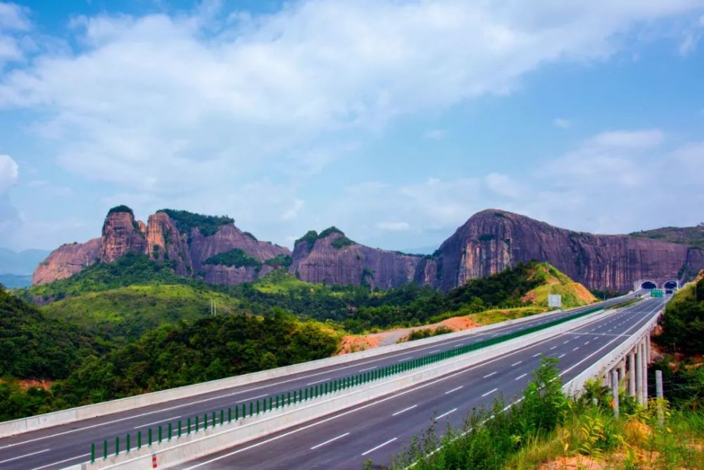 好消息韶新高速公路路面工程全部完成施工预计今年7月通车