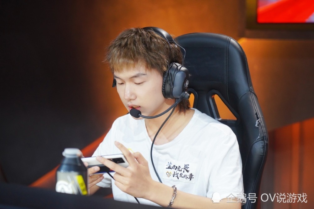 飞牛9秒换装3次,谁还敢说fly细节不行!