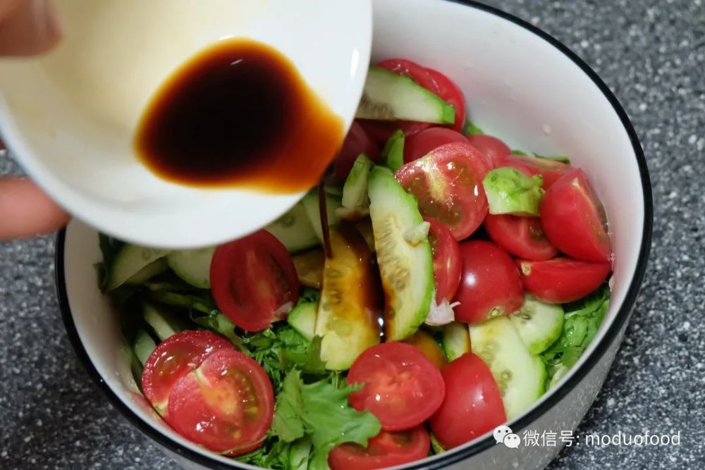 夏日輕食愛吃蔬菜沙拉我家經常這樣做一勺醬油一勺醋味道剛好