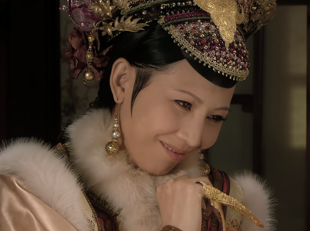 甄嬛传甄嬛册封莞妃时弄破吉服的并非是皇后而是最不起眼的她