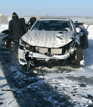 雪地追尾图片图片