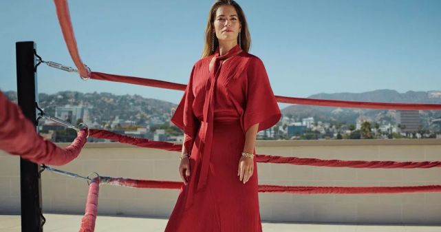 则是离婚律师界的"大明星",她就是帮卡戴珊打离婚官司的laura wasser