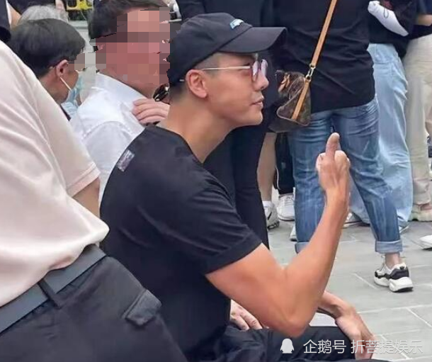 陈伟霆素颜现身汕头小公园,参加《暴风》开机仪式,颜值在线超接地气