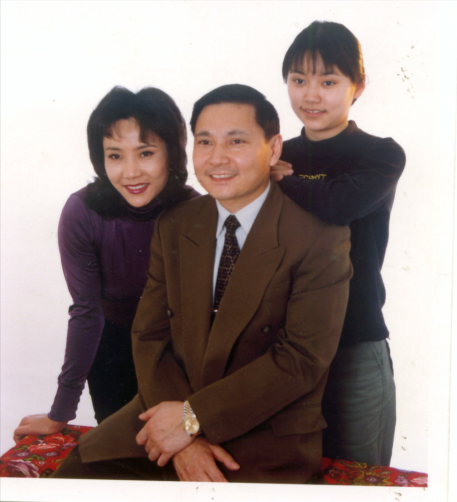 著名特型演员卢奇 真爱扶持车祸妻子重新站立 腾讯新闻