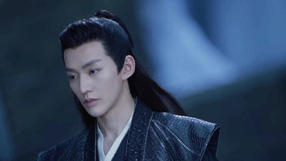 如今,雪阡寻已经知道自己喜欢上青青,他想尽各种办法追她,却被青青