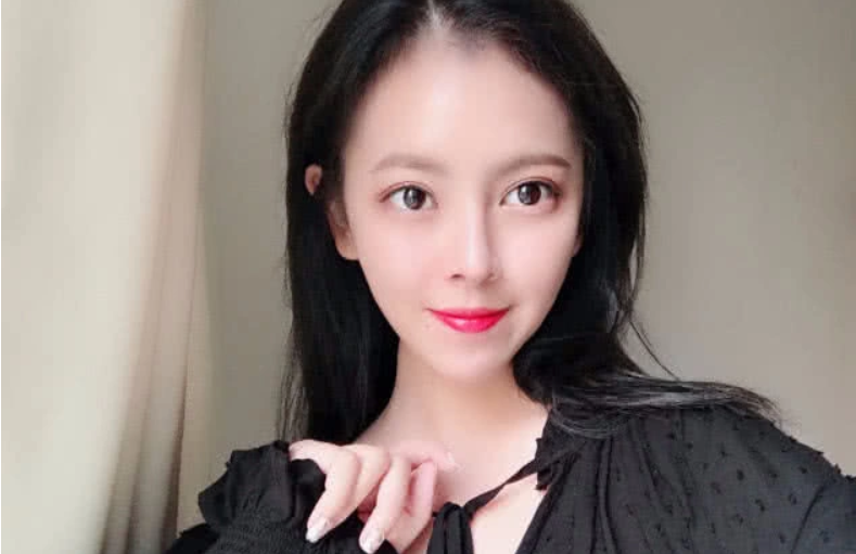 他在剧中饰演的是一个富二代小孩黄蕾,经常欺负徐娇饰演的周小狄,但是