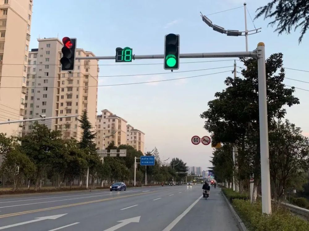 镇江6个路口的红路灯将启用夜晚模式