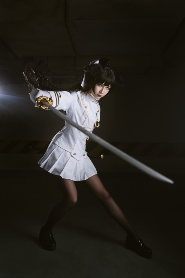 高雄獒cos:小姐姐的眼神好酷!