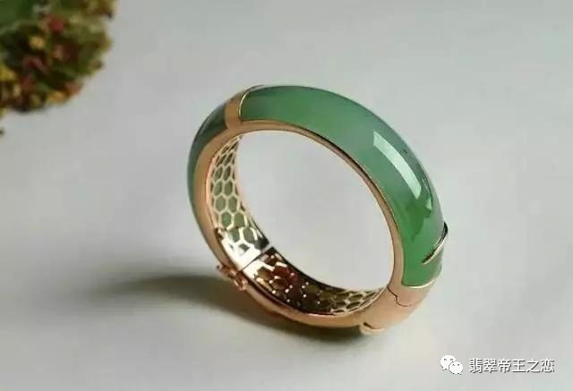 别人的翡翠手镯那么美,都是因为懂这些.