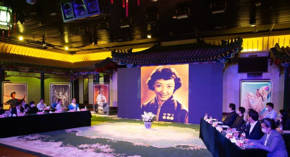 杜近芳先生亲属代表吴宇辉,弟子代表丁晓君,陈淑芳,全国政协委员,梅派