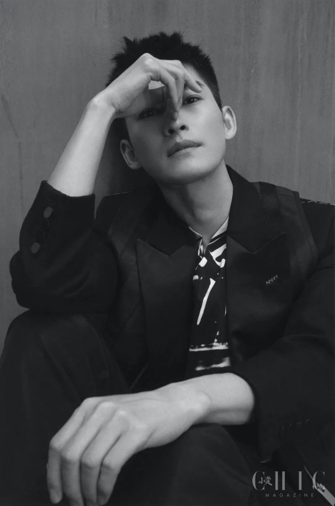 张翰|登《小资chic》6月封面 沉稳内敛尽显成熟魅力