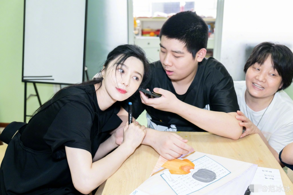 高云翔为复出预热评论范冰冰公益博文重提13年前捐款细节