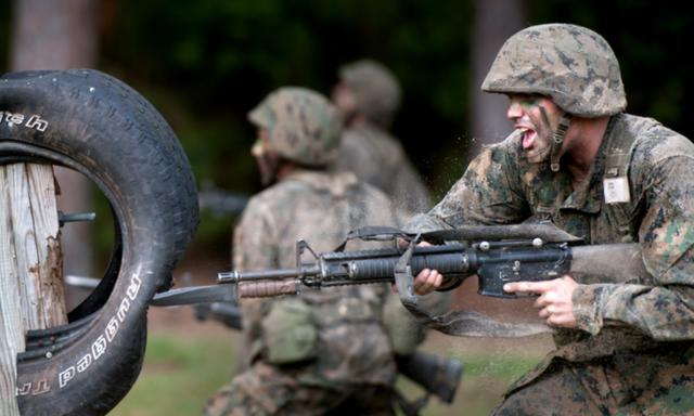 美军陆战队白刃战训练纲领中写道,锋利的刺刀不但在近战中具有极大