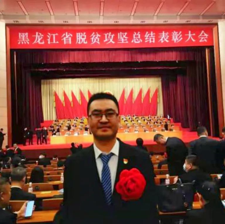 办主任张鑫,哈药集团驻愚公乡四新村扶贫工作队队长,第一书记徐立亭