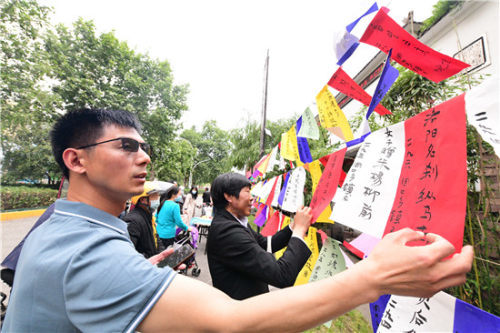 看图猜成语什么日高升_看图猜成语:春暖花开,一起嗨起来!
