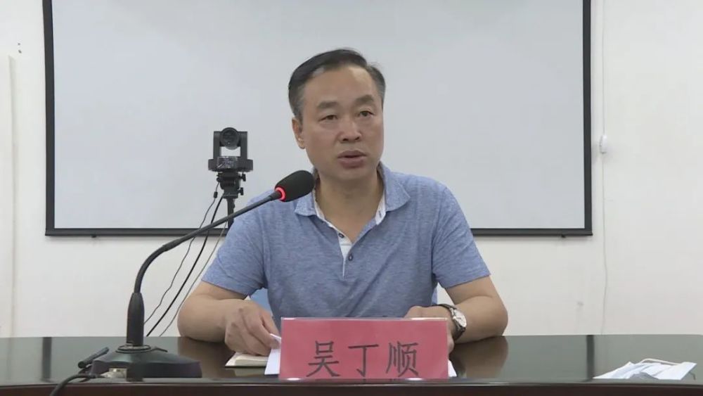 县长吴丁顺,县人大常委会副主任,卫健局局长蔡云英,副县长林丽玲出席