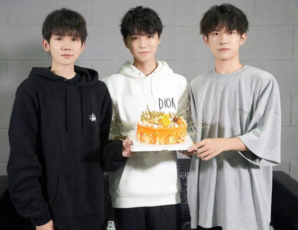 据悉,tfboys的经纪公司"时代峰峻"的代表艺人,在2021年变更为时代少年