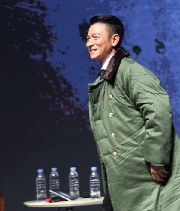 刘德华穿军大衣穿出lv风范,日本演员扎堆出演《唐人街探案3》