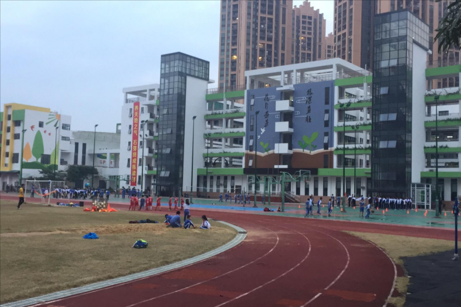深圳一所学校扩建,扩充至72个班级3360个学位,地处龙岗区