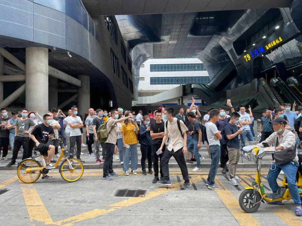 赛格大厦晃动最新通报:周边场地未见地面开裂,未见幕墙板块脱落!
