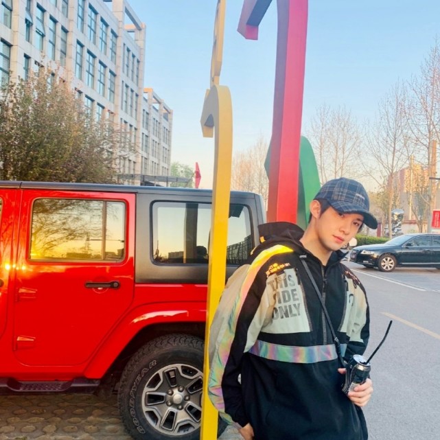 头像壁纸黄圣池如果你想知道怼老板的快乐的话我现在就带你研究