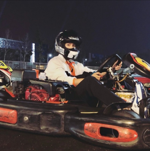 头像壁纸黄圣池如果你想知道怼老板的快乐的话我现在就带你研究