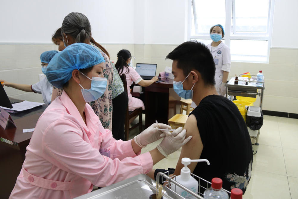 四川荣县开展新冠病毒疫苗大规模接种 预计到6月9日将接种16.64万人