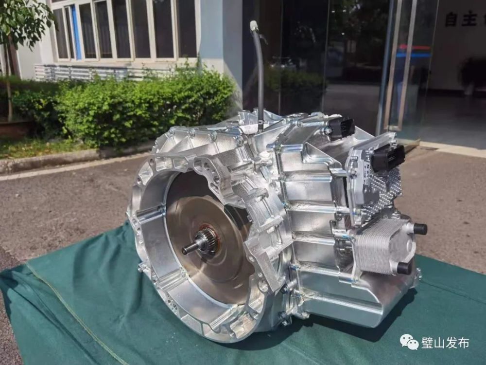 重庆青山工业有限公司历时2年研发的全新一代8速dct变速器在璧山下线