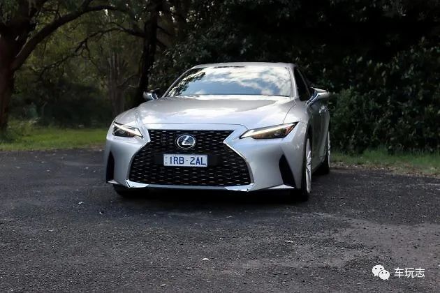 2021年雷克萨斯is300豪华型小型二线豪车