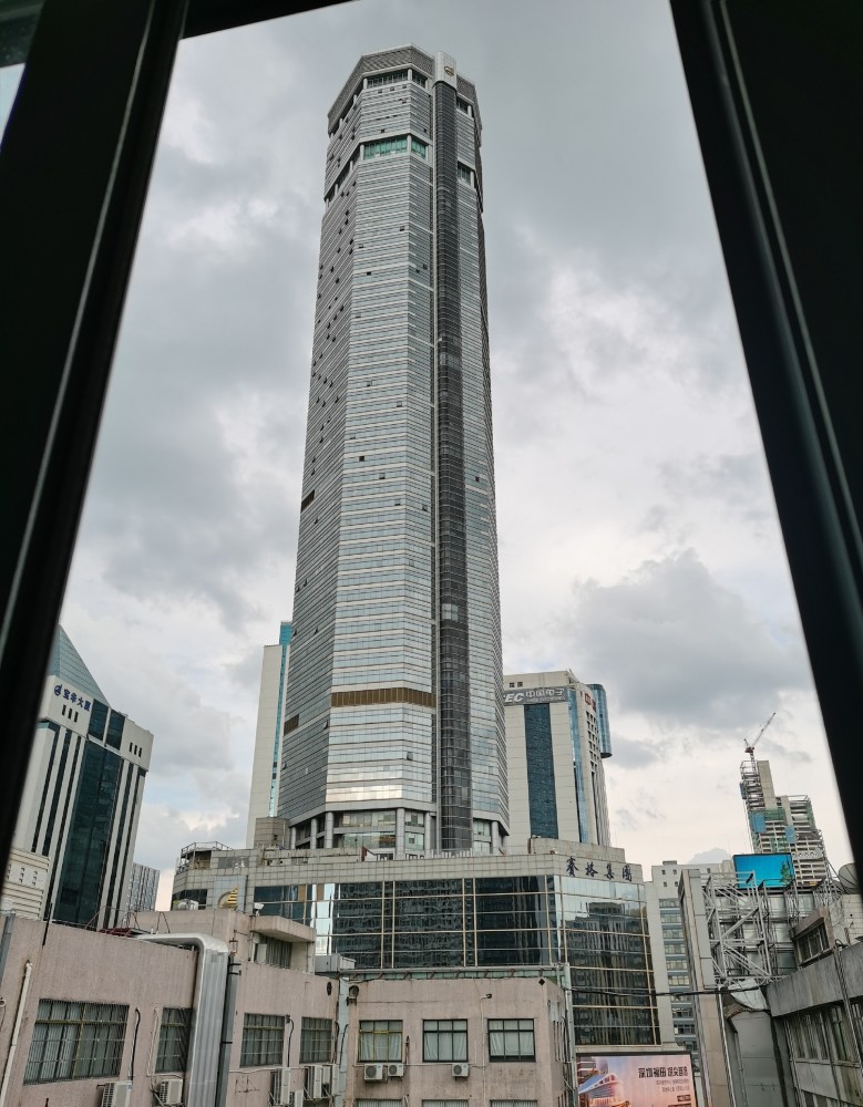 300多米高的深圳华强北赛格大楼出现晃动_腾讯新闻