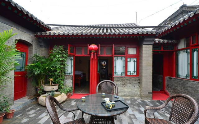 在北京,房子是最稀缺的资源,但最贵并不是豪华别墅,而是北京四合院,有