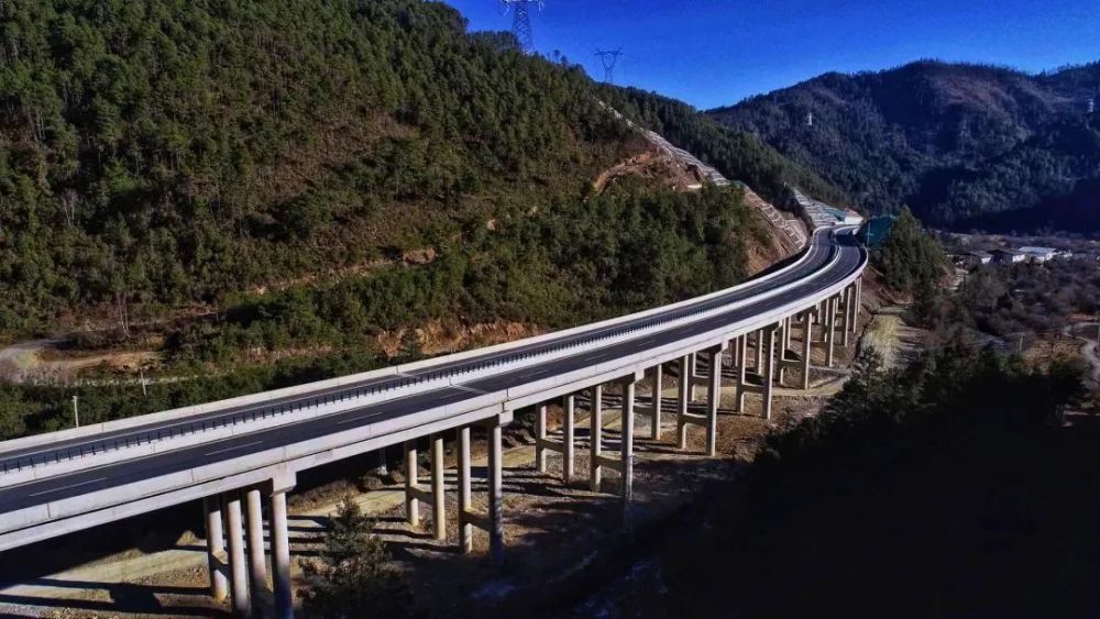 香格里拉高速公路图片