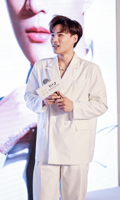 歌手李鑫一称自己就是理智追星不排斥当演员盼演现代剧