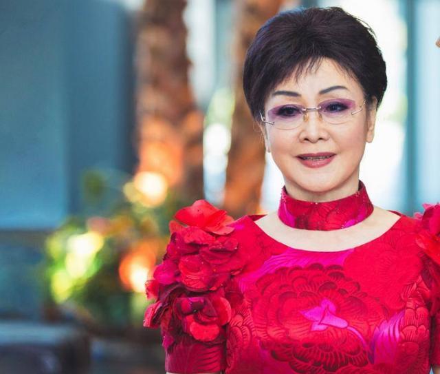 "无胆英雄"李谷一,一婚嫁恩师,二婚嫁铁粉,晚年有3个愧对