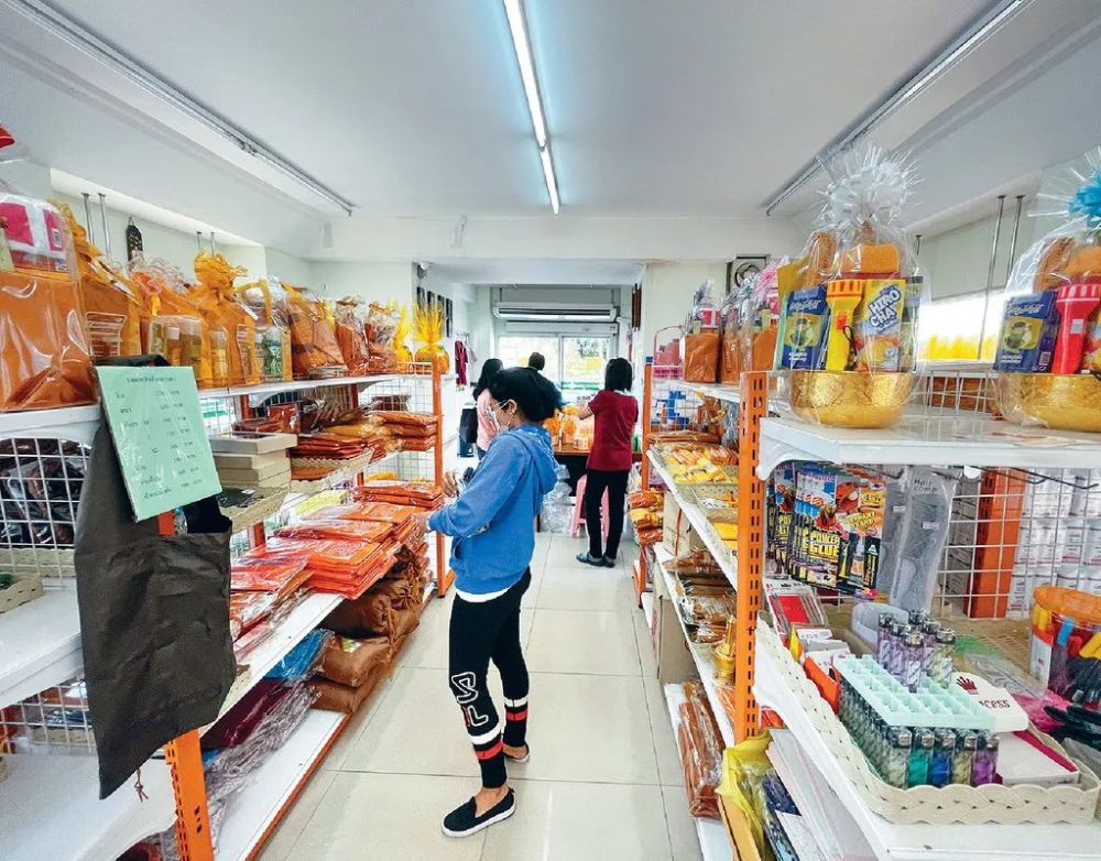泰国最特殊的便利店 所售卖的产品都是同一种颜色 腾讯新闻
