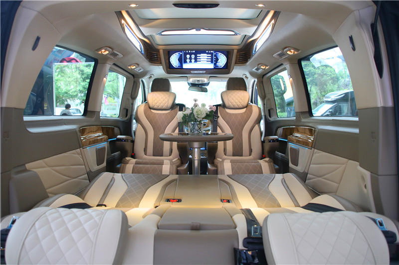 最新奔驰7座保姆车帅气设计,2.