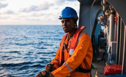 按照有关部门2020年9月公布的海员工资数据:都以远洋海员为例,服务员