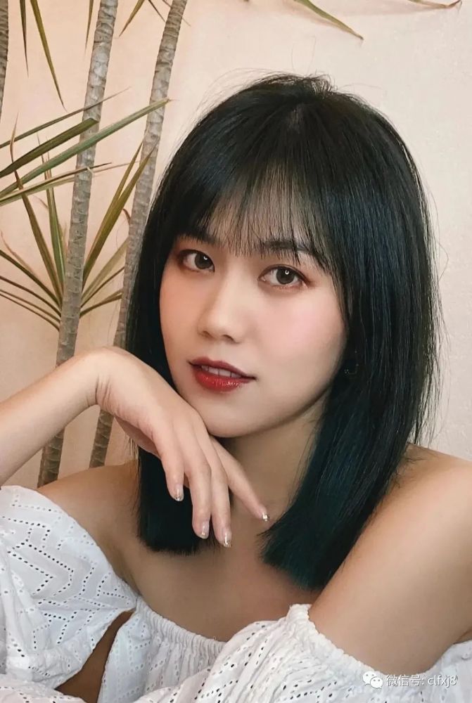 当下流行少女锁骨发