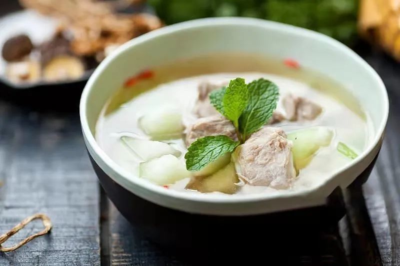 一碗滚烫的"火腿鲜笋汤"