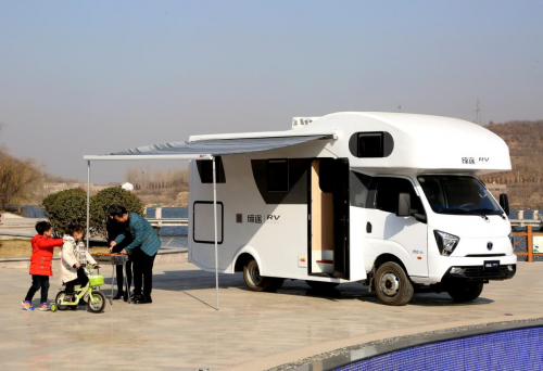 中国旅游日开着房车去旅行飞碟缔途更懂生活