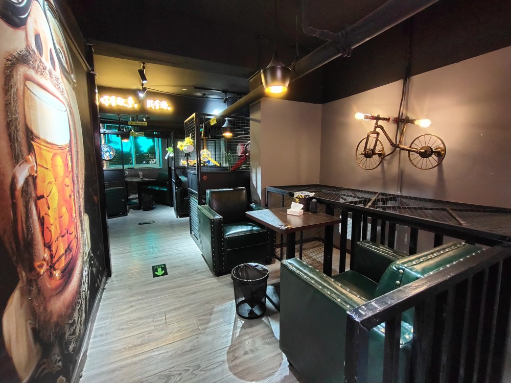 青岛啤酒要开500家酒吧北京已有门店倒闭年轻人买账吗