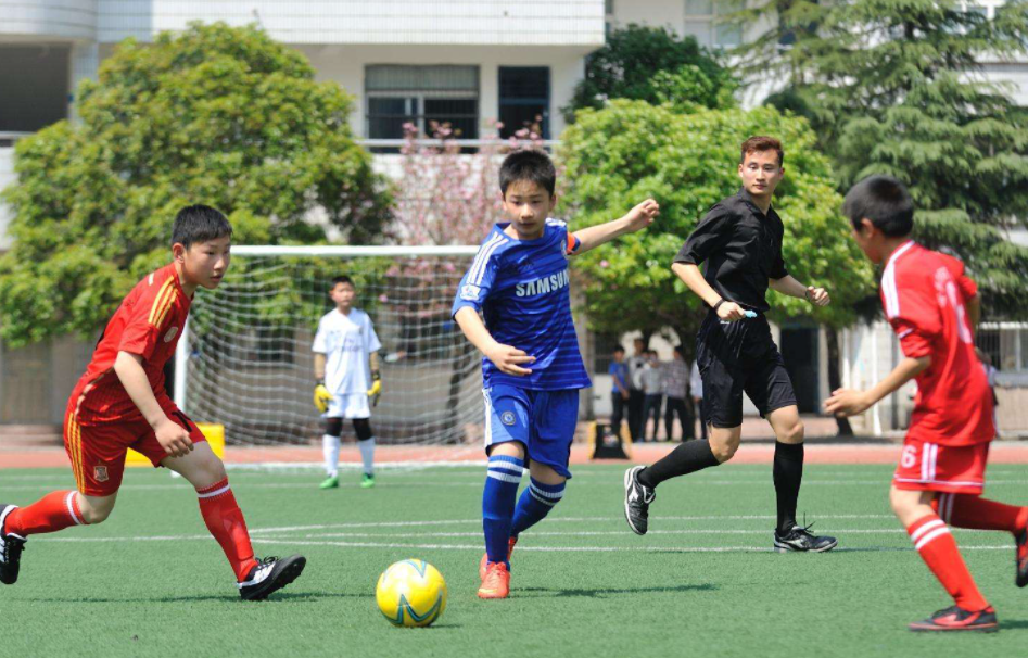 体校男生打疫苗照片走红身材霸气威武网友这才是男子气概