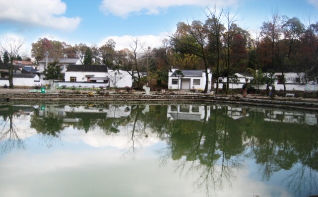 南陵县何湾镇:实施人居环境整治 山村旧貌换新颜