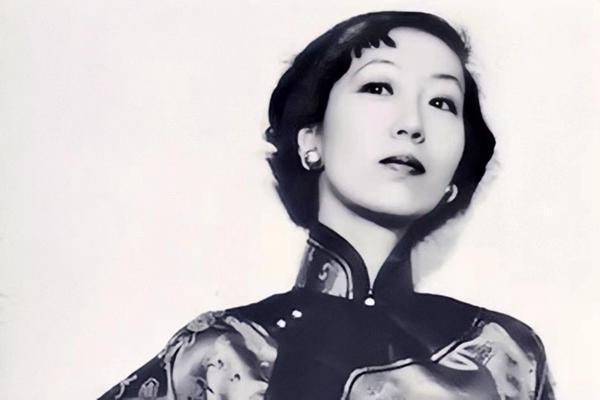 嫁错人和不结婚,哪个更可怕?才女张爱玲的爱情,很清楚的告诉你