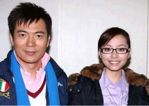 体育名嘴黄健翔,为什么在妻子患癌时提出离婚?张靓颖无故被牵连