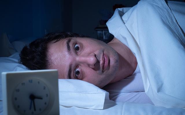 无论几点睡觉凌晨34点总会醒来原因有四改善睡眠质量有三