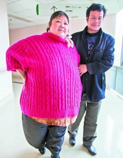 当初四川150斤女子嫁给小伙3年胖到300多斤丈夫胖得像头猪